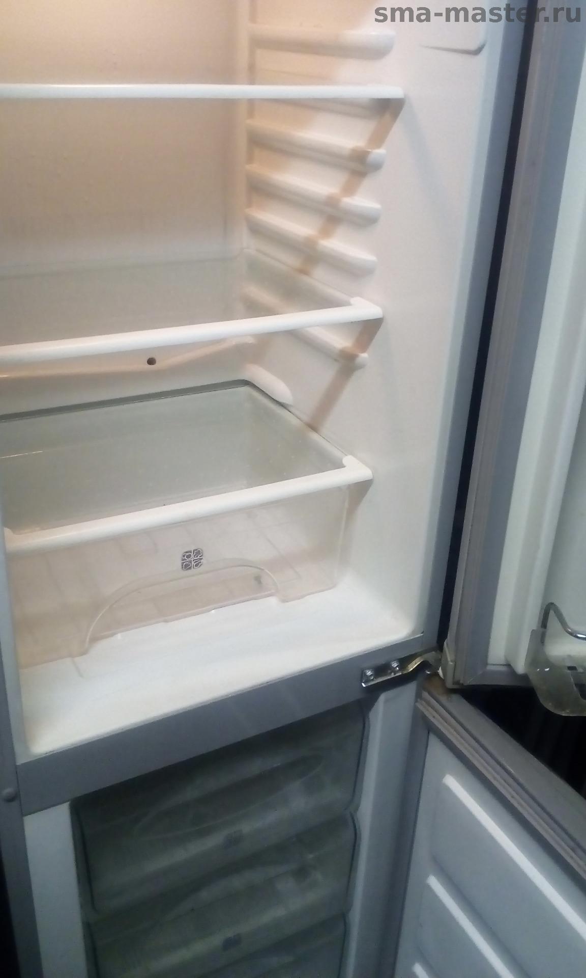 Морозилка снизу. Холодильник ширина 45 см двухкамерный. Холодильник самсунг 45 см ширина двухкамерный. Холодильник самсунг компакт. Холодильник двухкамерный самсунг ширина 45.